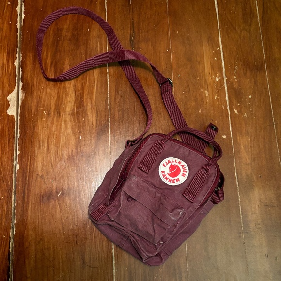 Fjällräven Kånken Mini in Royal Purple - Picture 2 of 7